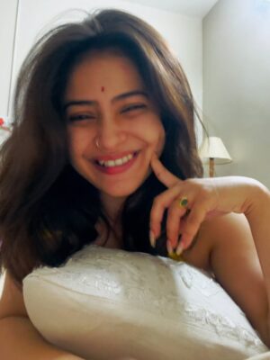 Jasmine Roy Instagram - Life is short, be goofy and free 🤓