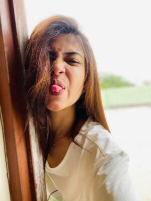 Jasmine Roy Instagram - Life is short, be goofy and free 🤓