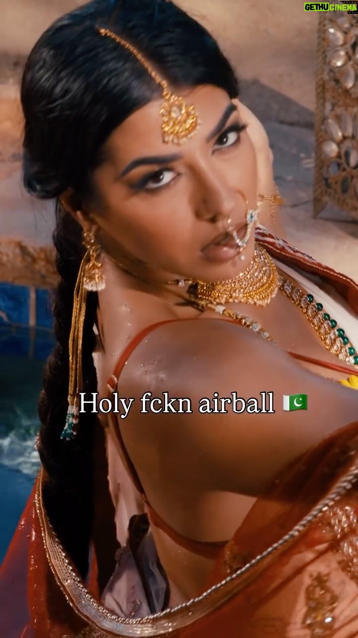 Jasmine Sherni - 37K Likes - Wasn’t an airball before 1947 tho 🇵🇰🏀

I love all my Desi fam. This is just a trend — not throwing shade at India. I believe borders and hate truly have no place. We share more than we acknowledge.

I can joke about being called Indian, because it’s not offensive to me — the land my family is from is in present-day India. But I know there are deep, ongoing struggles tied to this history. So while this reel is lighthearted, the topic is not.

War is dumb. Unity isn’t.

Last video 📍 @twistystreats