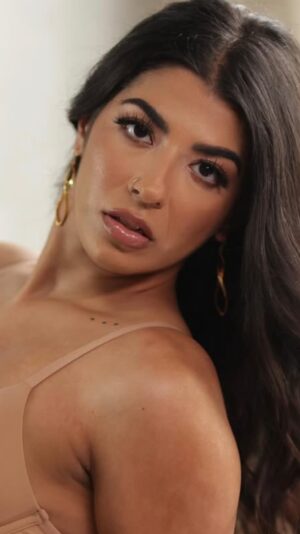 Jasmine Sherni Instagram - just an island gal