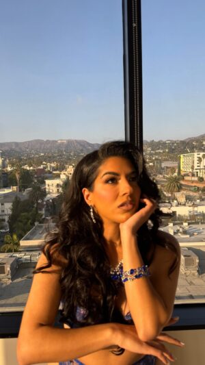 Jasmine Sherni Instagram - be honest. is blue my color?

Cover photo by @gustavoturner 

#trending #viral #makeuptransition #explore