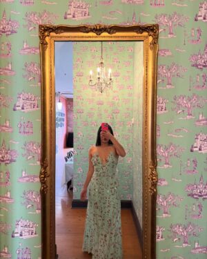 Jasmine Sherni Instagram - Swipe for feet.* & smol proofs of life.

*mostly covered, but fully out on the last bc I can’t lie to you like that 

1 📸 @lokiiproblematic 
2 📸 @shelbymarsh2012 
3 📍 @official_rkings 
4-16,20 📍 New Orleans, NYC, Vail, Miami, & various aircrafts
17 @foxyshazam 
18,19 @thenumber12lookslikeyou