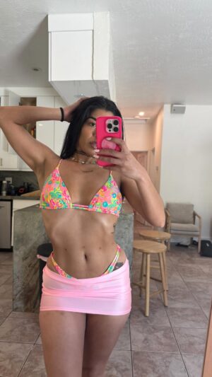 Jasmine Sherni Instagram - ye said? fun things coming soon(ish)
any guesses as to what?

#makeuptransition #viral #trending #explore