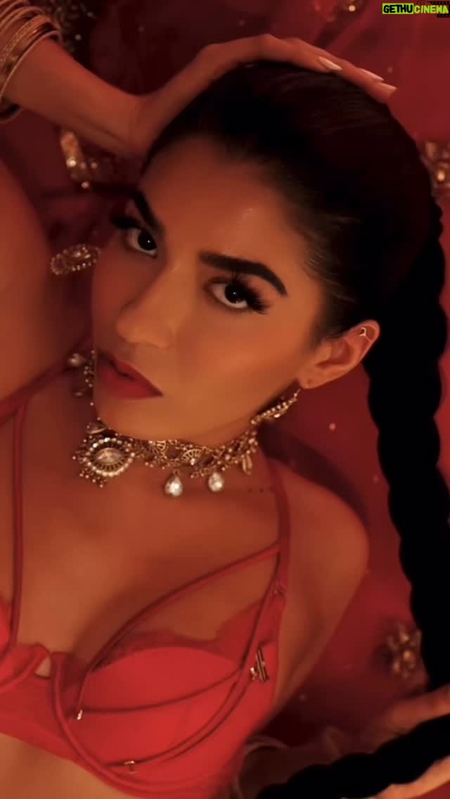 Jasmine Sherni - 3.5K Likes - i think red is my *color.* wdy think?

Video by @flickatnite 
Styling and glam by me

#trending #viral #reels #explore