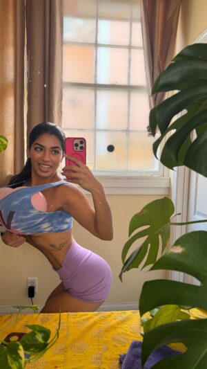 Jasmine Sherni Instagram - All natural big booba girlie. DUH. LMK what you think in the comments.

#trending #viral #reels #explore #humor