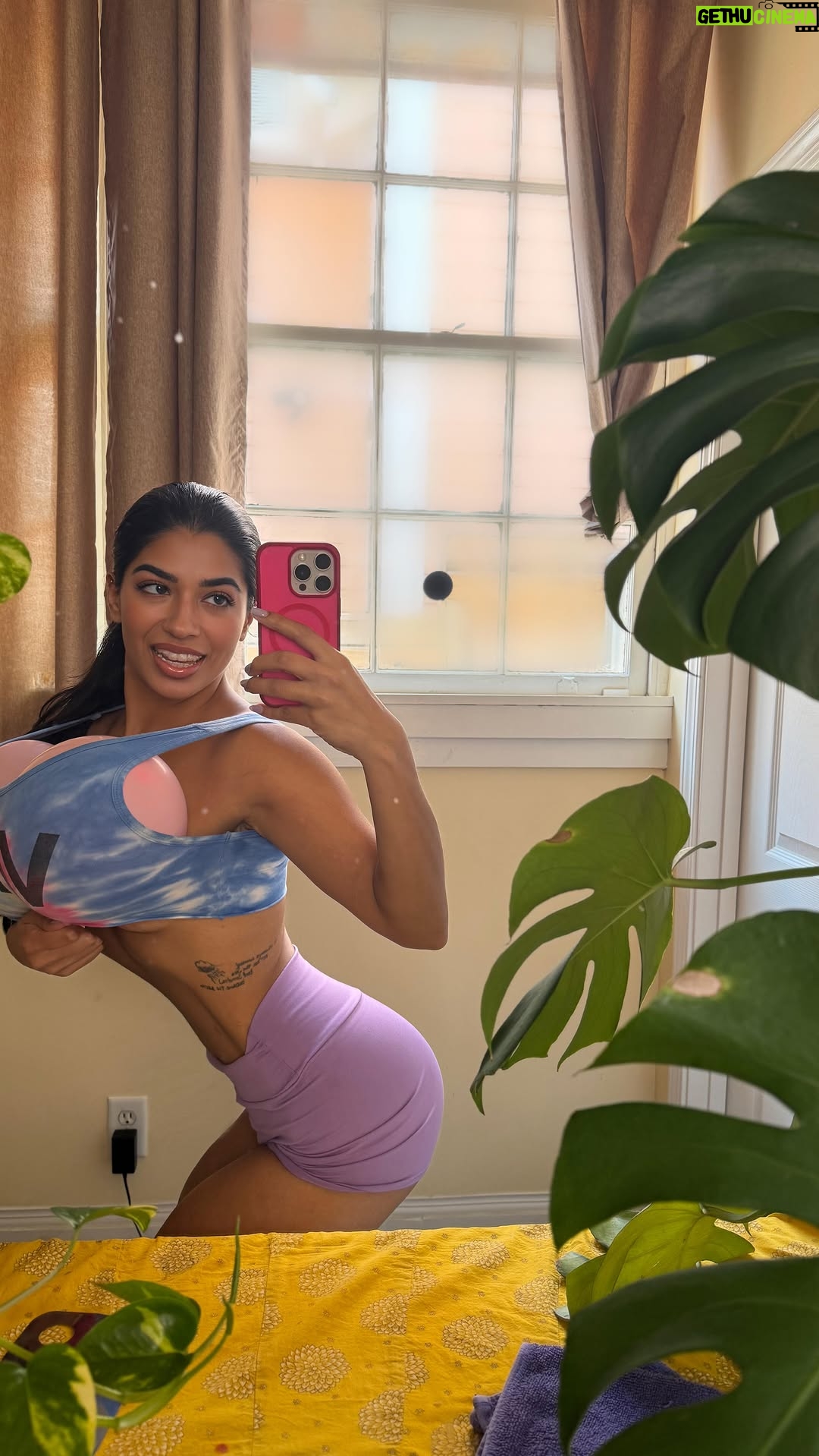 Jasmine Sherni - 3.8K Likes - All natural big booba girlie. DUH. LMK what you think in the comments.

#trending #viral #reels #explore #humor