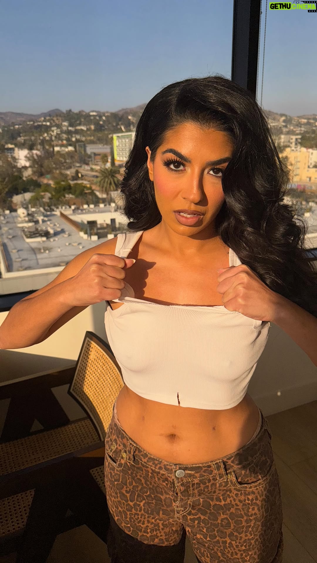 Jasmine Sherni - 6.1K Likes - can you handle that?

Cover photo by @gustavoturner 
Inspo from @lemurbrain 

#trending #viral #reels #dance #watchme #tiktok #tiktokdances #explore