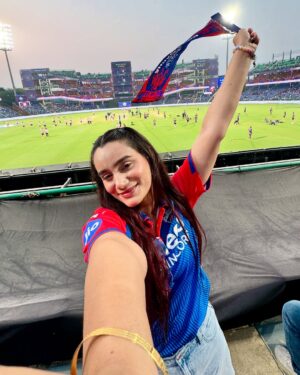 Jaspreet Dyora Instagram - Lassi de nashe kite hoye c sari kudiya ne... Apologies🙏🏻
#ipl #delhi #delhicapitals #dyora #stadium