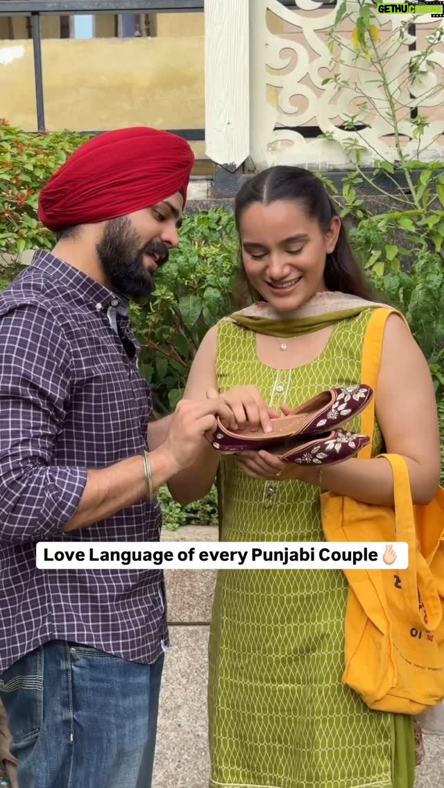 Jaspreet Dyora - 99.9K Likes - Unfriend karke “khaana kha lyo bugge” likhna is what we do in love 🍽️💬