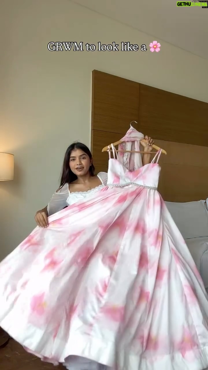 Jeetu Sri - 34.6K Likes - Me just dressing up casually 🌸🎀

Outfit - @the.behati 

#lehenga #lehengalove #shaadi #weddinginspiration