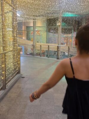 Jeetu Sri Instagram - Didn’t explore much, didn’t plan much just went with the flow 🌸✨ A little shopping, a lot of chilling, and some sweet moments here & there 💕 Thailand, you were soft and sunny in all the right ways ☀️
#thailand #thailanddiaries #trip #thailanddiaries