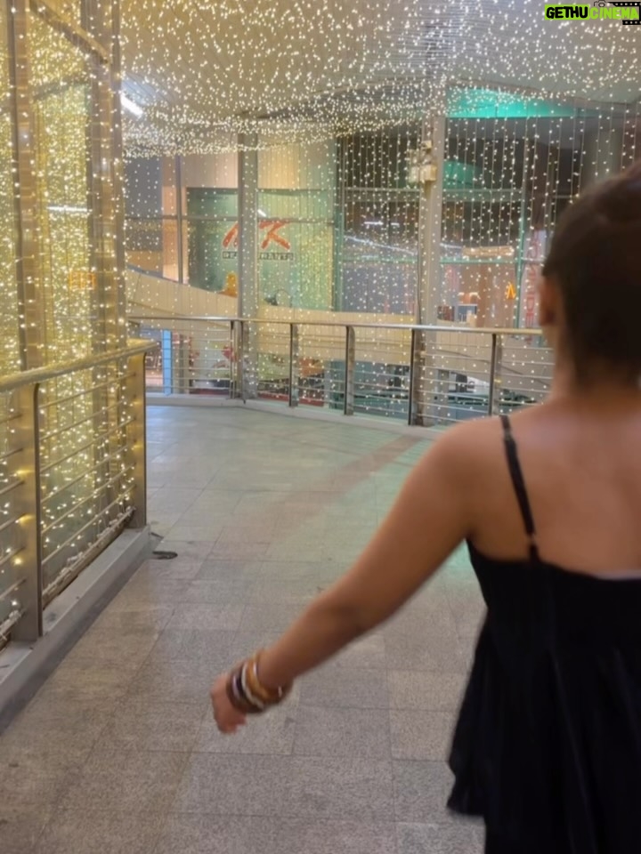 Jeetu Sri - 13.8K Likes - Didn’t explore much, didn’t plan much just went with the flow 🌸✨ A little shopping, a lot of chilling, and some sweet moments here & there 💕 Thailand, you were soft and sunny in all the right ways ☀️

#thailand #thailanddiaries #trip #thailanddiaries