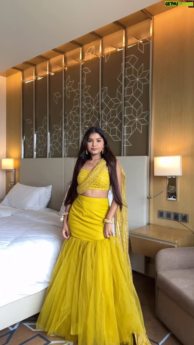 Jeetu Sri - 24.4K Likes - R u a coffee or tea person? 🫢☕️

Outfit @labelnityatara 

#lehengasaree #indiantraditional #shaadisaga