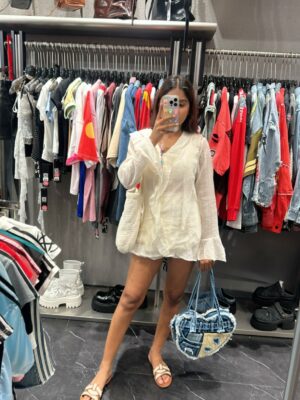 Jeetu Sri Instagram - Didn’t explore much, didn’t plan much just went with the flow 🌸✨ A little shopping, a lot of chilling, and some sweet moments here & there 💕 Thailand, you were soft and sunny in all the right ways ☀️
#thailand #thailanddiaries #trip #thailanddiaries