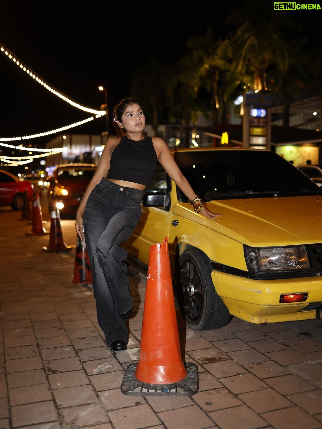 Jeetu Sri - 12.2K Likes - Who knew Langkawi could serve New York vibes at night? ✨💙✨💙 Also one should never underestimate the power of a good pair of denims @freakinsindia and a little street magic 🪄

#denim #freakins #langkawi #malaysia #newyorkvibes #poses #photoshoot