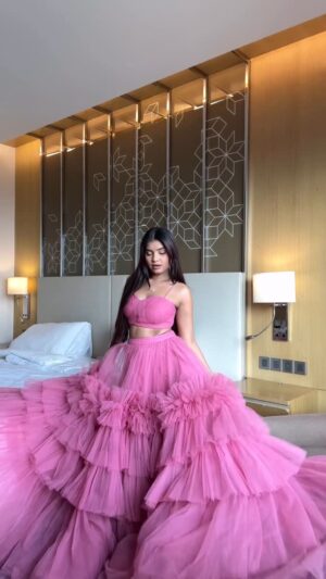 Jeetu Sri Instagram - Which blouse looked better? 🌸
Outfit @labelnityatara
#lehenga #lehengalove #indianbarbie