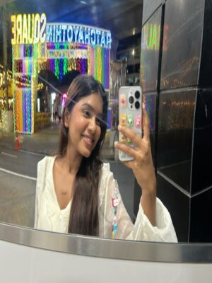 Jeetu Sri Instagram - Didn’t explore much, didn’t plan much just went with the flow 🌸✨ A little shopping, a lot of chilling, and some sweet moments here & there 💕 Thailand, you were soft and sunny in all the right ways ☀️
#thailand #thailanddiaries #trip #thailanddiaries