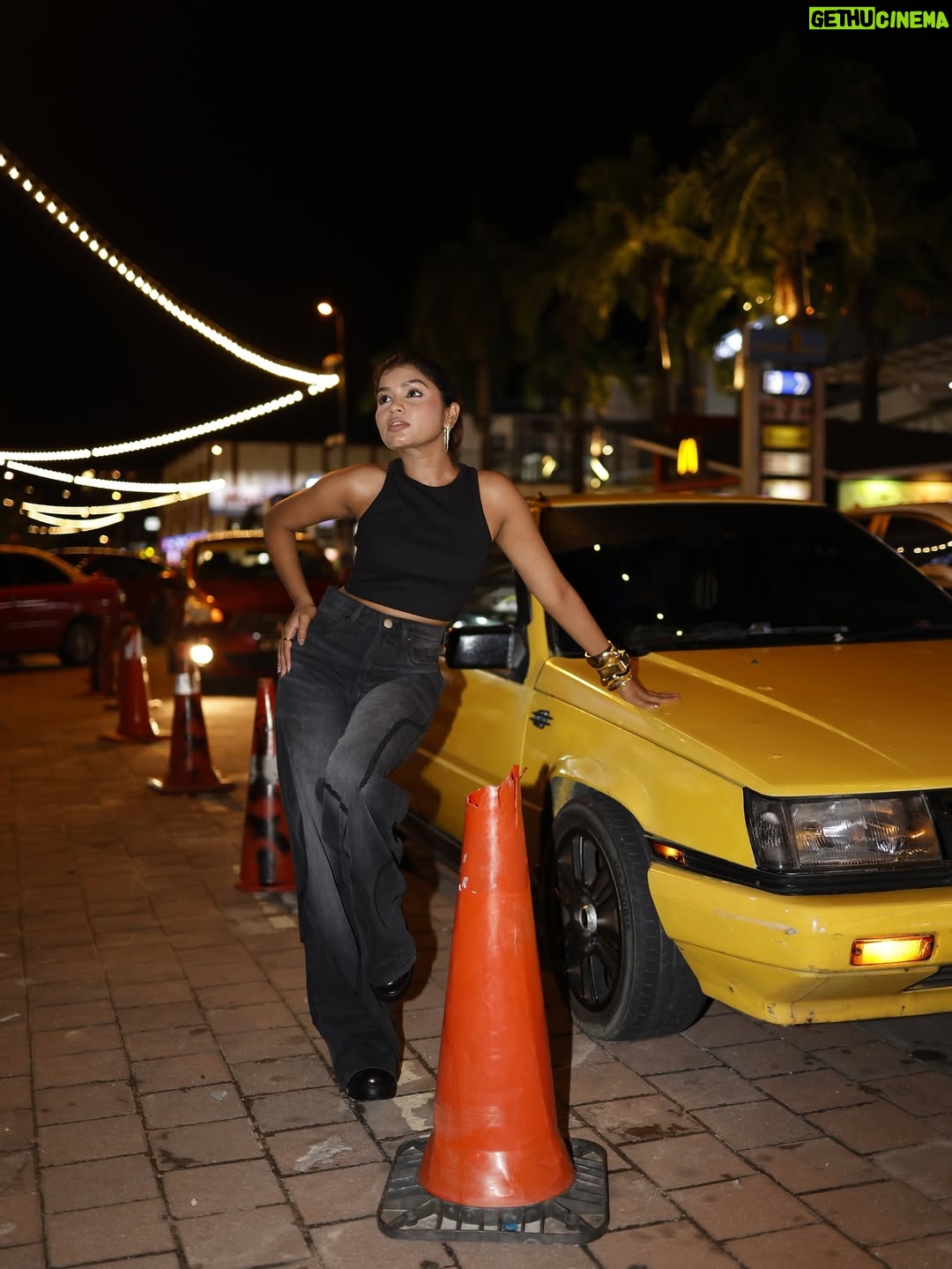 Jeetu Sri - 12.2K Likes - Who knew Langkawi could serve New York vibes at night? ✨💙✨💙 Also one should never underestimate the power of a good pair of denims @freakinsindia and a little street magic 🪄

#denim #freakins #langkawi #malaysia #newyorkvibes #poses #photoshoot