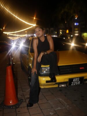 Jeetu Sri Instagram - Who knew Langkawi could serve New York vibes at night? ✨💙✨💙 Also one should never underestimate the power of a good pair of denims @freakinsindia and a little street magic 🪄
#denim #freakins #langkawi #malaysia #newyorkvibes #poses #photoshoot