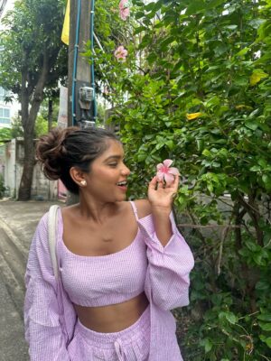 Jeetu Sri Instagram - Didn’t explore much, didn’t plan much just went with the flow 🌸✨ A little shopping, a lot of chilling, and some sweet moments here & there 💕 Thailand, you were soft and sunny in all the right ways ☀️
#thailand #thailanddiaries #trip #thailanddiaries