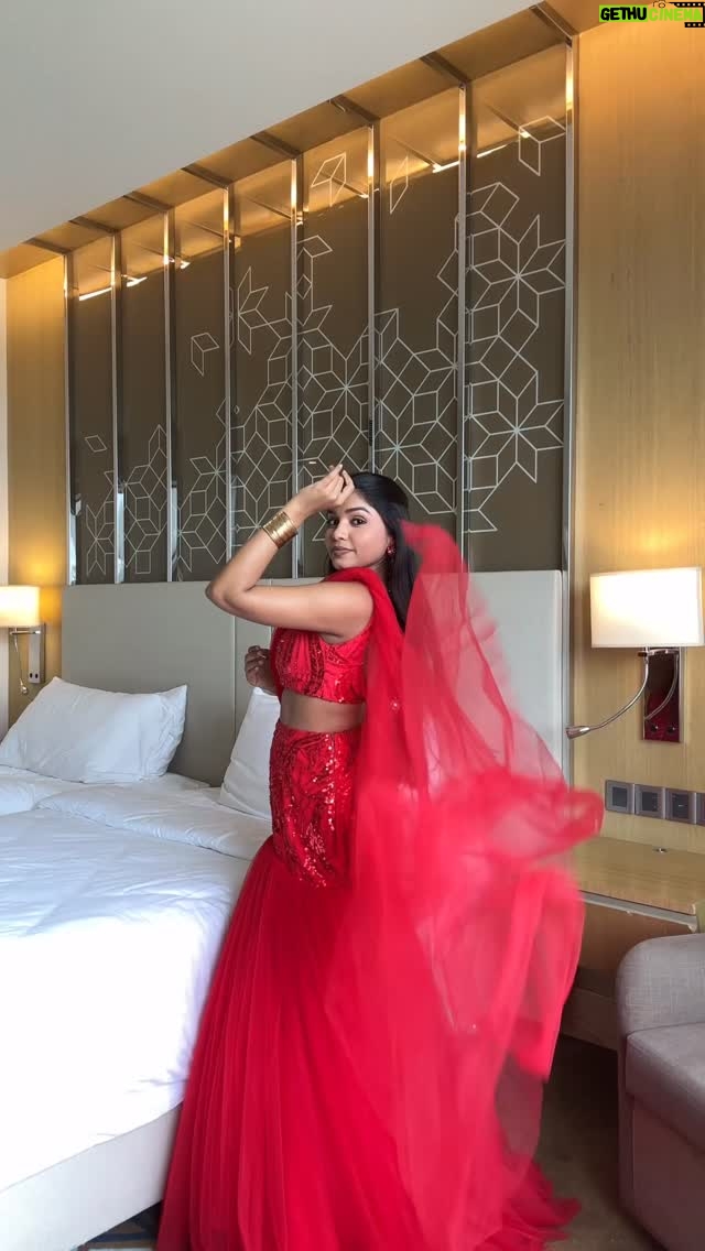 Jeetu Sri - 10.8K Likes - Yay or nay for this look?

Outfit @labelnityatara 

#grwm #lehengasaree #red