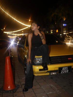 Jeetu Sri Instagram - Who knew Langkawi could serve New York vibes at night? ✨💙✨💙 Also one should never underestimate the power of a good pair of denims @freakinsindia and a little street magic 🪄
#denim #freakins #langkawi #malaysia #newyorkvibes #poses #photoshoot