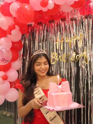 Jeetu Sri Instagram - Feeling so loved and grateful! 💖 Thank you all for the beautiful birthday wishes, each message made my day extra special 🥹🎂💫 Sending you all a big virtual hug 🤗
#birthdaygirl #birthdaycake #happybirthday