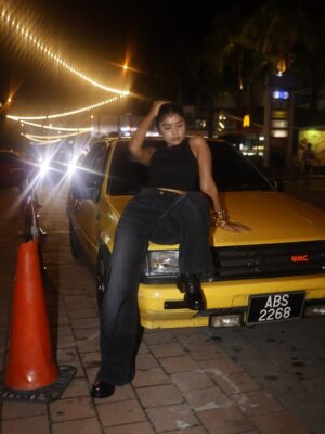 Jeetu Sri Instagram - Who knew Langkawi could serve New York vibes at night? ✨💙✨💙 Also one should never underestimate the power of a good pair of denims @freakinsindia and a little street magic 🪄
#denim #freakins #langkawi #malaysia #newyorkvibes #poses #photoshoot