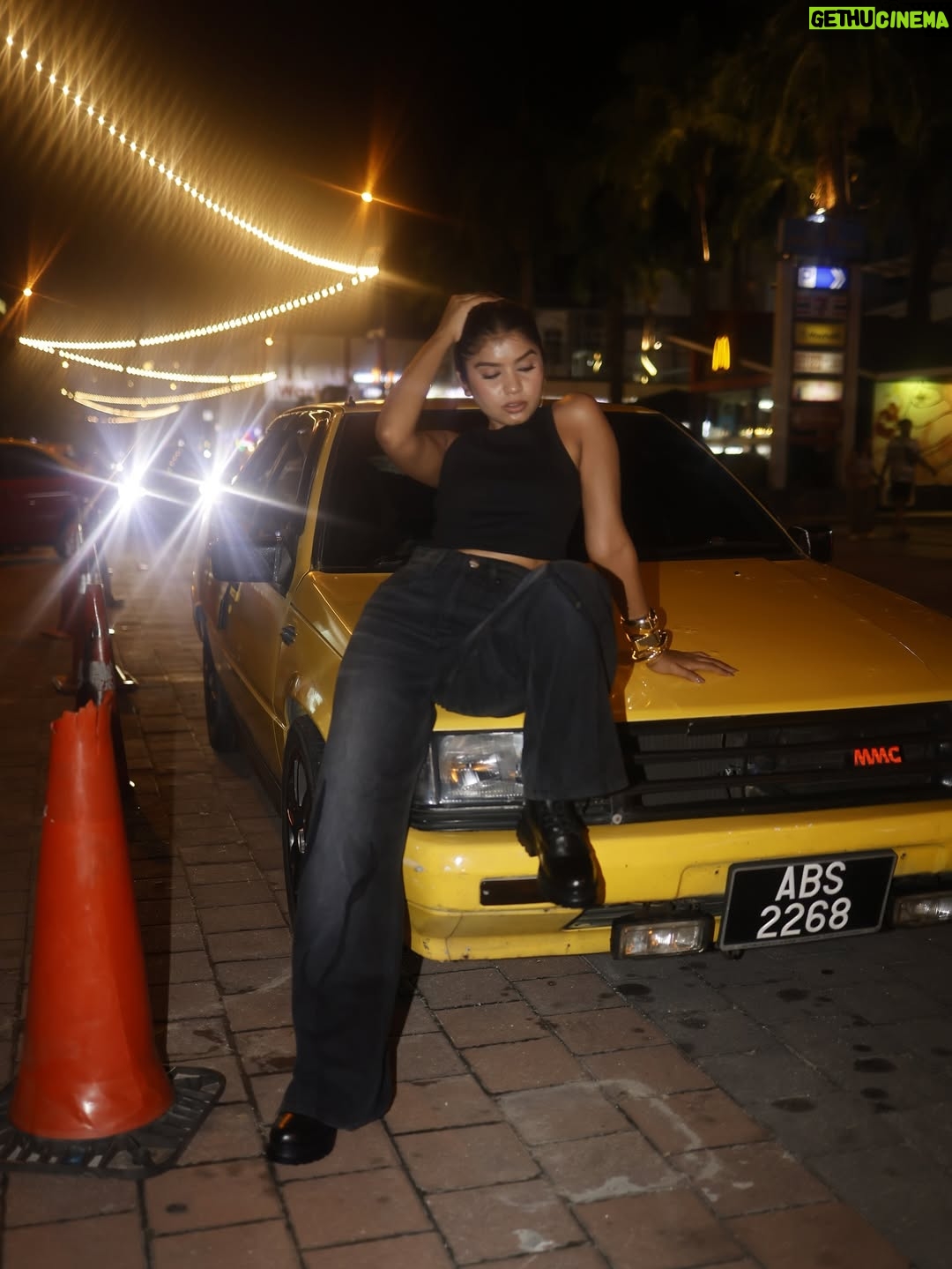 Jeetu Sri - 12.2K Likes - Who knew Langkawi could serve New York vibes at night? ✨💙✨💙 Also one should never underestimate the power of a good pair of denims @freakinsindia and a little street magic 🪄

#denim #freakins #langkawi #malaysia #newyorkvibes #poses #photoshoot