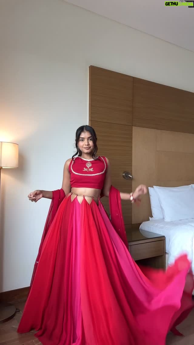 Jeetu Sri - 19K Likes - Cool or not? 🫣✨

Lehenga from @sonalibansalofficial 

#lehenga #bridesmaid #bridal #festive