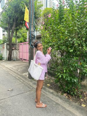 Jeetu Sri Instagram - Didn’t explore much, didn’t plan much just went with the flow 🌸✨ A little shopping, a lot of chilling, and some sweet moments here & there 💕 Thailand, you were soft and sunny in all the right ways ☀️
#thailand #thailanddiaries #trip #thailanddiaries