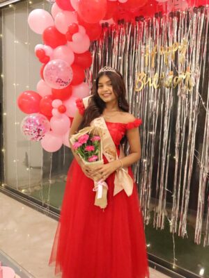 Jeetu Sri Instagram - Feeling so loved and grateful! 💖 Thank you all for the beautiful birthday wishes, each message made my day extra special 🥹🎂💫 Sending you all a big virtual hug 🤗
#birthdaygirl #birthdaycake #happybirthday