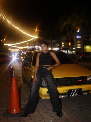 Jeetu Sri Instagram - Who knew Langkawi could serve New York vibes at night? ✨💙✨💙 Also one should never underestimate the power of a good pair of denims @freakinsindia and a little street magic 🪄
#denim #freakins #langkawi #malaysia #newyorkvibes #poses #photoshoot