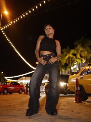 Jeetu Sri Instagram - Who knew Langkawi could serve New York vibes at night? ✨💙✨💙 Also one should never underestimate the power of a good pair of denims @freakinsindia and a little street magic 🪄
#denim #freakins #langkawi #malaysia #newyorkvibes #poses #photoshoot