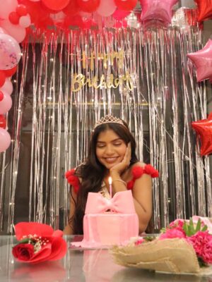 Jeetu Sri Instagram - Feeling so loved and grateful! 💖 Thank you all for the beautiful birthday wishes, each message made my day extra special 🥹🎂💫 Sending you all a big virtual hug 🤗
#birthdaygirl #birthdaycake #happybirthday