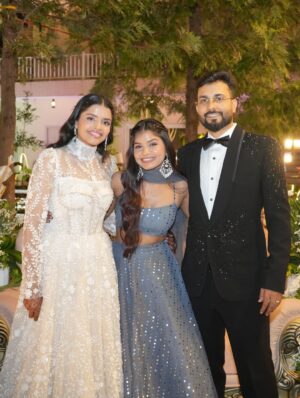 Jeetu Sri Instagram - This one’s super close to my heart full fam together, love in the air, and a solo performance that still gives me butterflies 🥹✨
Can’t believe it took me this long to post these but here we are 🫶🏻
The track I performed on is hidden somewhere in these pictures… Do u want to see the full dance? 🙊🙈❤️
#FamilyWaliShaadi #SangeetNights #SisterKiShaadi #ShaadiVibes #DesiGirlMoments