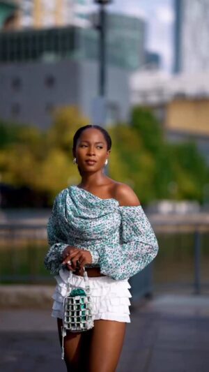 Jemima Osunde Instagram - I don’t go to the museum cause what if they decide to keep me? 🫢
@adetolafilms ate this up as alwaysssss 🙌🏾 📸
#Summer25 #BridgetO #IlikeYourMiniSkirtttiiiooooo
