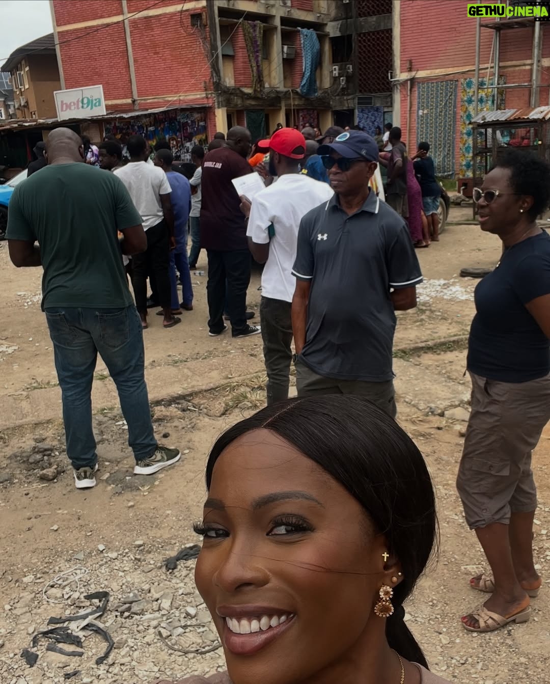 Jemima Osunde - 43.1K Likes - More BTS videos and pictures 😁🤣😂❤️

We had TOO much fun filming this! As you can see.

I love all the slides but my absolute favorite has to be the one of my mummy and daddy visiting us on set 🥹🥹💘
A close second is slapping Favour Quest @susanpwajok 🤭😂

What’s your favorite slide? 

#ALagosLoveStory