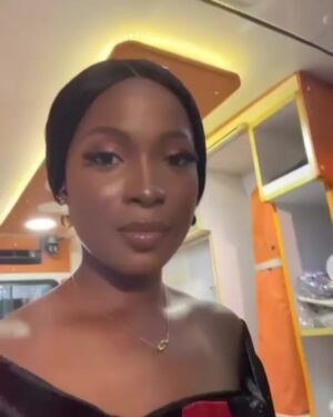 Jemima Osunde Instagram - More BTS videos and pictures 😁🤣😂❤️
We had TOO much fun filming this! As you can see.
I love all the slides but my absolute favorite has to be the one of my mummy and daddy visiting us on set 🥹🥹💘
A close second is slapping Favour Quest @susanpwajok 🤭😂
What’s your favorite slide?
#ALagosLoveStory