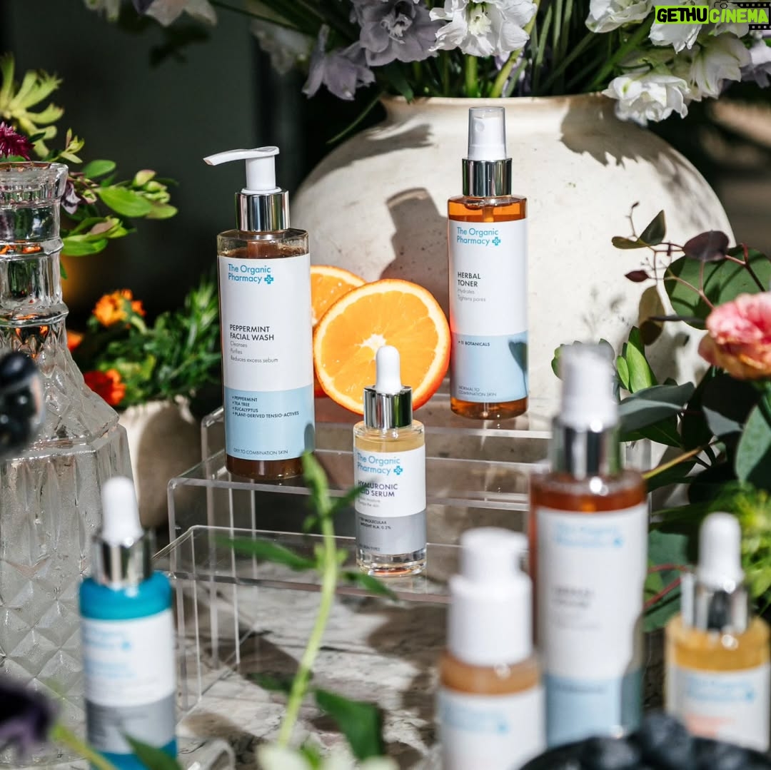 Jennifer Arenas - 3 Likes - 1. Probando @theorganicpharmacy.co 🙋‍♀️
2. Cuidando el instrumento con #barrefitness 
3. Que no falte la pose💜
4. Buen fotógrafo el de #organicphamacy 😂
5. Antes de sudar 💧
6. ¿Cuál eligen? 💙
7. La belleza esta en los detalles 🌸
8. Lo que me espera😁
9. Entendiendo la magia✨️✨️

#productosnaturales #organic #faciales #bogota #actriz #ejercicio #jenniferarenas #cuidadofacial #colombia