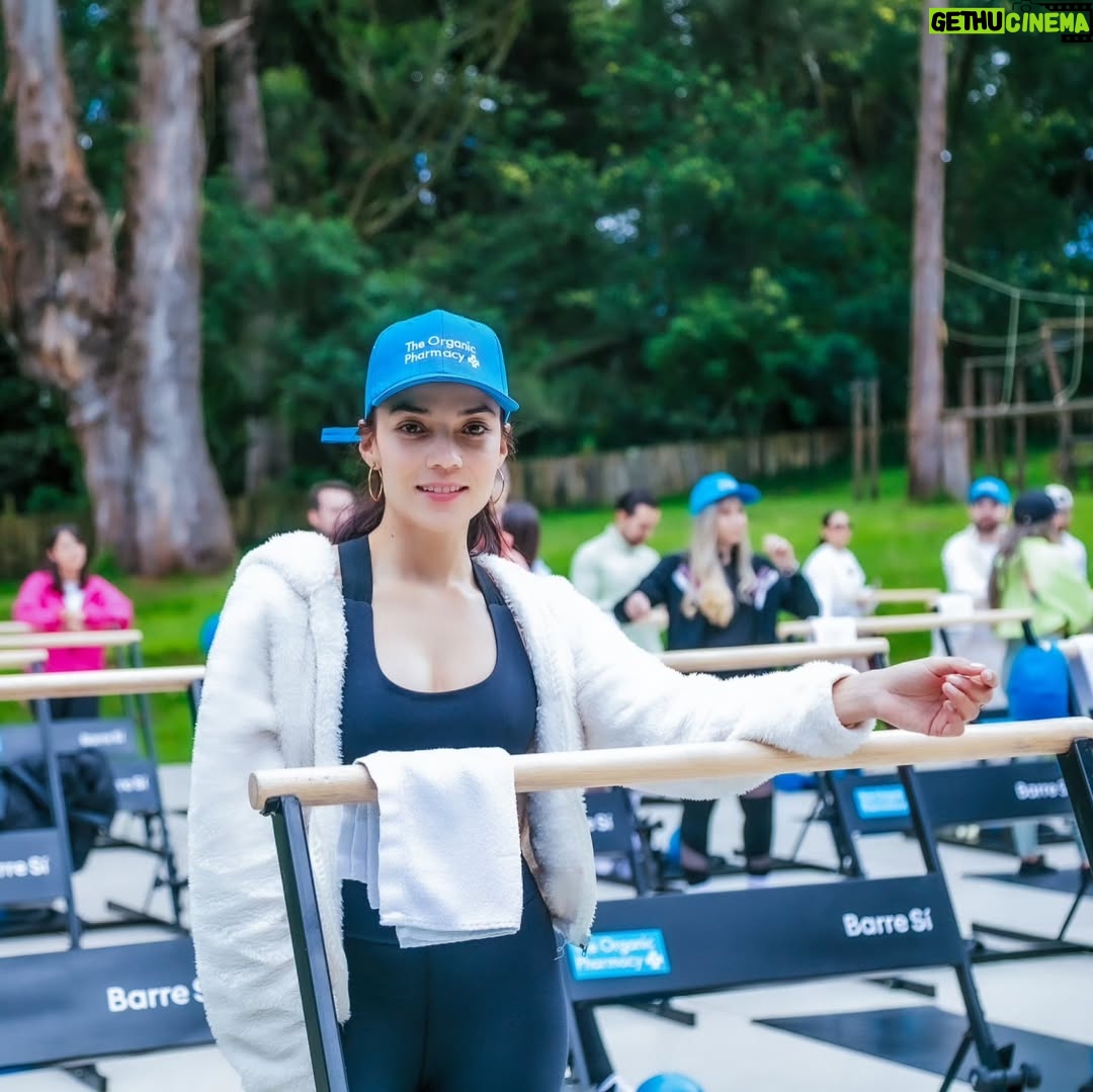Jennifer Arenas - 3 Likes - 1. Probando @theorganicpharmacy.co 🙋‍♀️
2. Cuidando el instrumento con #barrefitness 
3. Que no falte la pose💜
4. Buen fotógrafo el de #organicphamacy 😂
5. Antes de sudar 💧
6. ¿Cuál eligen? 💙
7. La belleza esta en los detalles 🌸
8. Lo que me espera😁
9. Entendiendo la magia✨️✨️

#productosnaturales #organic #faciales #bogota #actriz #ejercicio #jenniferarenas #cuidadofacial #colombia