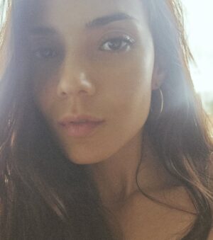 Jennifer Arenas Instagram - Se siente intenso estar vivo ❤️🔥💫🦋👁
Being alive feels intense.”
#jenniferarenas #miercoles