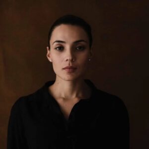 Jennifer Arenas Instagram - Hace un par de meses creando otra piel 🎬🎭
🇺🇸 A couple of months ago creating another skin.
Momento capturado por @john.bedoyac
#actresslife #actores #actorsheadshots #cinema #Film #colombia #usa #mexico