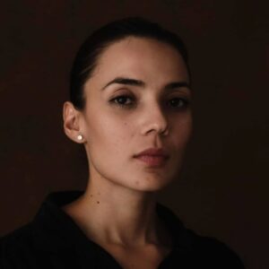 Jennifer Arenas Instagram - Hace un par de meses creando otra piel 🎬🎭
🇺🇸 A couple of months ago creating another skin.
Momento capturado por @john.bedoyac
#actresslife #actores #actorsheadshots #cinema #Film #colombia #usa #mexico