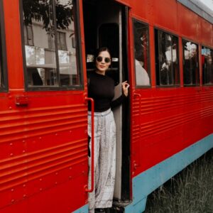 Jennifer Arenas Instagram - Nunca había hecho el viaje de #Bogotá a #Zipaquirá en #tren 🥰 ¡lo amé! Los paisajes y el cafecito conversado son la combinación perfecta
Luego, llegar y hacer recorrido tradicional por Zipa… ¡el plan! 🚂✨
#viajes #aroundtheworld #jenniferarenas