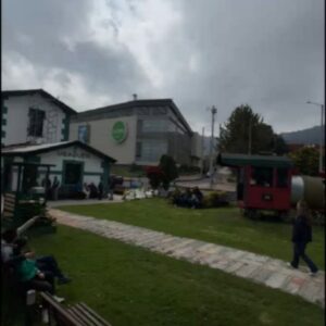 Jennifer Arenas Instagram - Nunca habĆa hecho el viaje de #BogotĆ” a #ZipaquirĆ” en #tren š„° Ā”lo amĆ©! Los paisajes y el cafecito conversado son la combinación perfecta
Luego, llegar y hacer recorrido tradicional por Zipa⦠”el plan! šāØ
#viajes #aroundtheworld #jenniferarenas