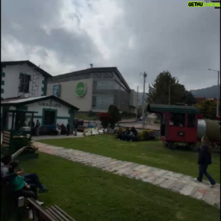 Jennifer Arenas - 3 Likes - Nunca había hecho el viaje de #Bogotá a #Zipaquirá en #tren 🥰 ¡lo amé! Los paisajes y el cafecito conversado son la combinación perfecta

Luego, llegar y hacer recorrido tradicional por Zipa… ¡el plan! 🚂✨ 

#viajes #aroundtheworld #jenniferarenas