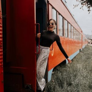 Jennifer Arenas Instagram - Nunca había hecho el viaje de #Bogotá a #Zipaquirá en #tren 🥰 ¡lo amé! Los paisajes y el cafecito conversado son la combinación perfecta
Luego, llegar y hacer recorrido tradicional por Zipa… ¡el plan! 🚂✨
#viajes #aroundtheworld #jenniferarenas
