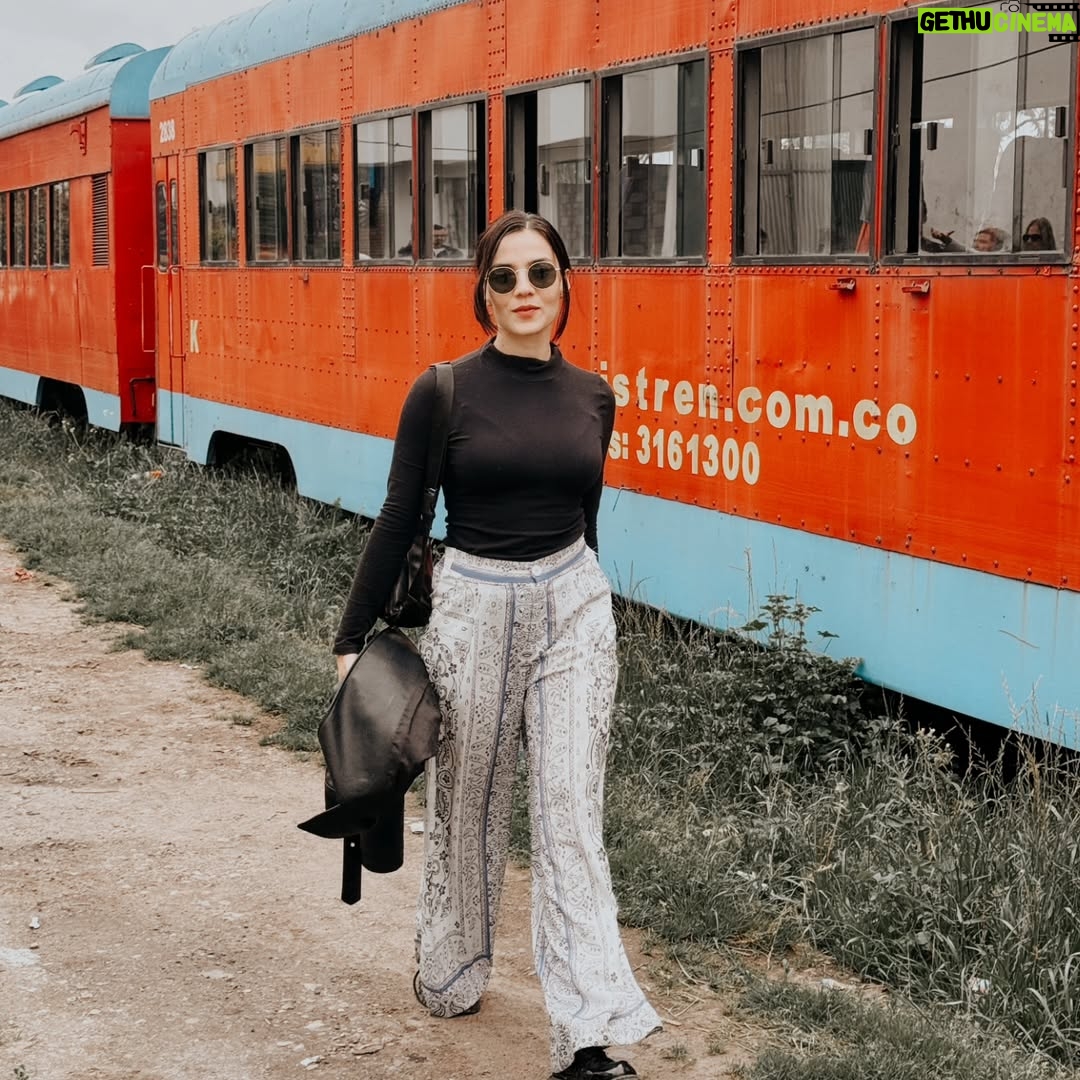 Jennifer Arenas - 3 Likes - Nunca había hecho el viaje de #Bogotá a #Zipaquirá en #tren 🥰 ¡lo amé! Los paisajes y el cafecito conversado son la combinación perfecta

Luego, llegar y hacer recorrido tradicional por Zipa… ¡el plan! 🚂✨ 

#viajes #aroundtheworld #jenniferarenas