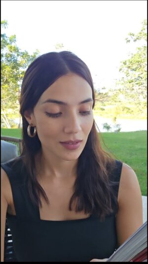 Jennifer Arenas Instagram - #mujeres somos un #universo somos el canal de vida al Planeta permite renacer
#dĆainternacionaldelamujer #mujer #reflexiones #Jenniferarenas #sanacion #circulodemujeres #femenina